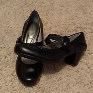 Comfortable Mary Jane Kitten Heels